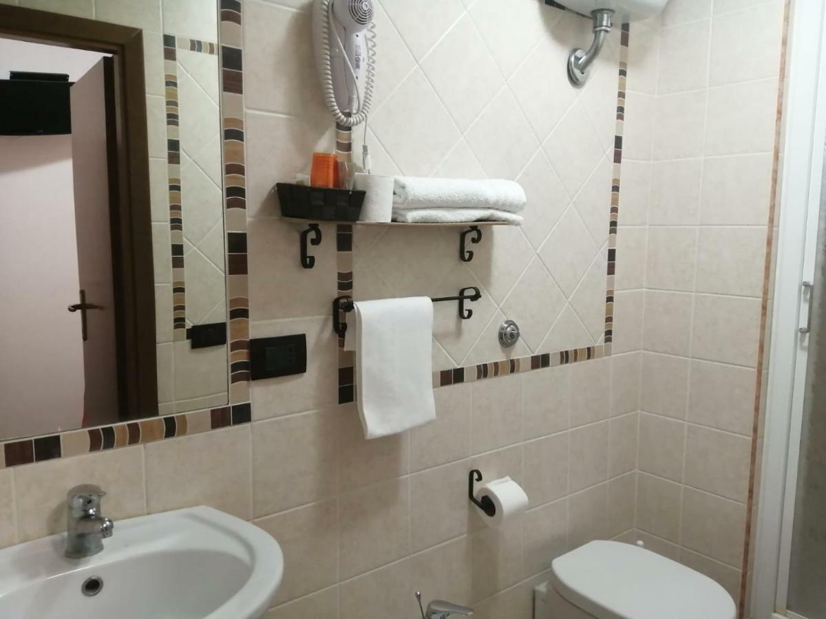Albergo Ollolai Civitavecchia Extérieur photo